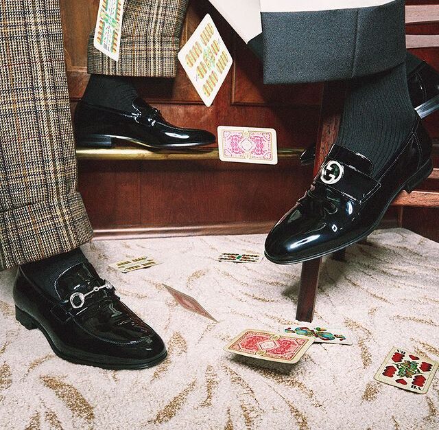 Společnost Gucci otevřela výstavu, která poctí 70. výročí jejích slavných horsebit mokasínů. Společnost Gucci otevřela výstavu, která poctí 70. výročí jejích slavných horsebit mokasínů.