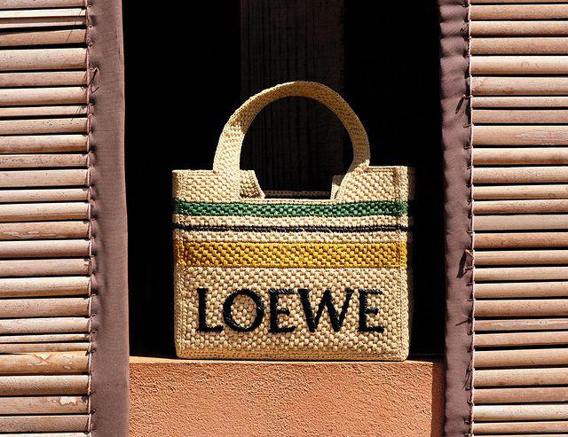 Módní značky se letos zamilovaly do rafie, materiálu dokonalého pro letní dovolenou. Módní značky se letos zamilovaly do rafie, materiálu dokonalého pro letní dovolenou.