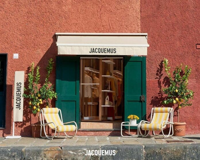 Jacquemus představil Portofino jako třetí zastávku ve svém tour letních pop-upů. Jacquemus představil Portofino jako třetí zastávku ve svém tour letních pop-upů.