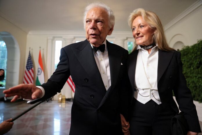 Návrhář Ralph Lauren oznámil, že se na podzim opět navrátí na runway v New Yorku. Návrhář Ralph Lauren oznámil, že se na podzim opět navrátí na runway v New Yorku.