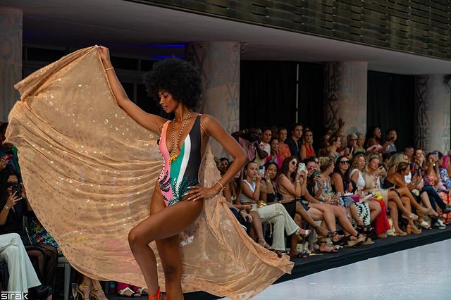 Týden plavkové módy v Miami potvrdil několik trendů, vyvolal ale rovněž silné kontroverze. Týden plavkové módy v Miami potvrdil několik trendů, vyvolal ale rovněž silné kontroverze.