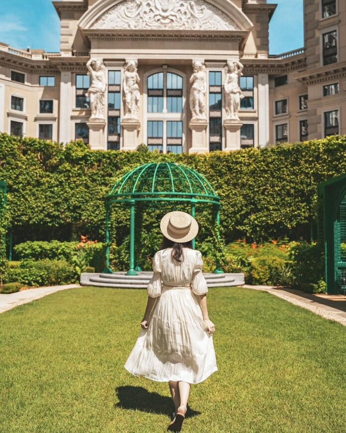 Grand Lisboa Palace Resort v Macau Designérská alchymie: Versace a Lagerfeld oživili hotelový skvost v Macau"