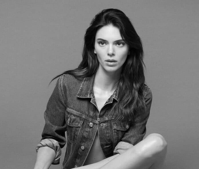 Calvin Klein představil novou podzimní kampaň plnou hvězdných tváří.