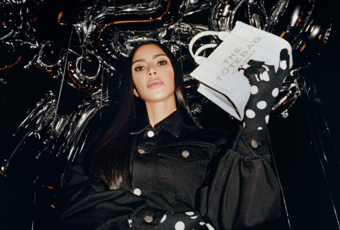 Kim Kardashian se postavila do čela nejnovější kampaně značky Marc Jacobs.