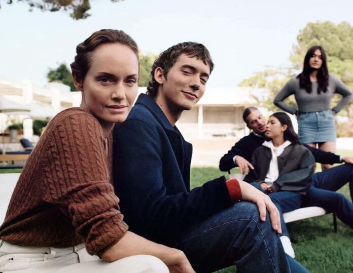 Tommy Hilfiger věnoval podzimní kampaň svému tradičnímu americkému stylu, a především také rodině. Tommy Hilfiger věnoval podzimní kampaň svému tradičnímu americkému stylu, a především také rodině.