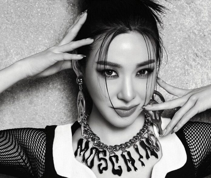 Herečka a zpěvačka Tiffany Young se stala novou ambasadorkou značky Moschino.