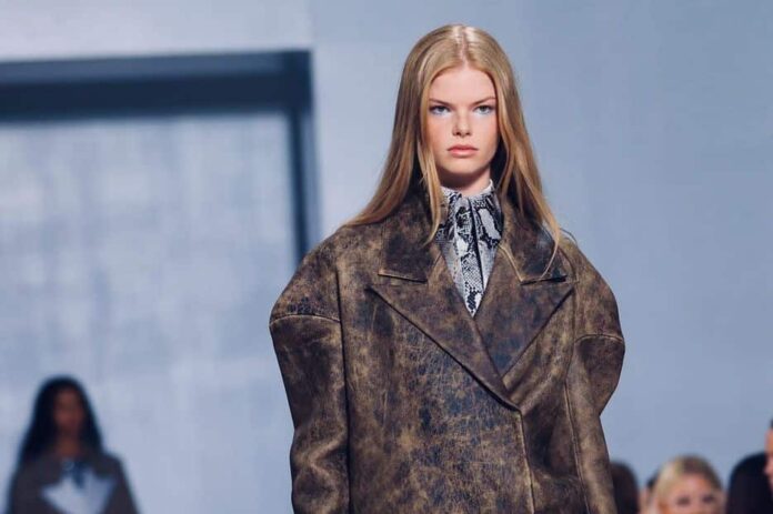 V pátek začal další týden módy pro jaro a léto 2024, tentokrát se odehrává v Londýně.