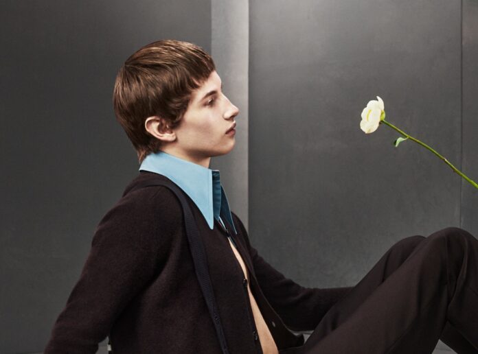 Značka Prada se rozhodla přinést svoji kampaň do ulic, hodlá prodávat květiny.