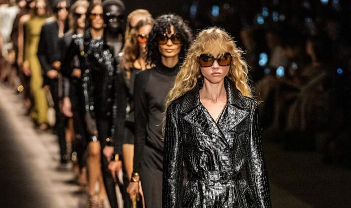 Další den Milánského týdne módy se nesl v duchu jmen, jako je Prada, Tom Ford nebo Etro.