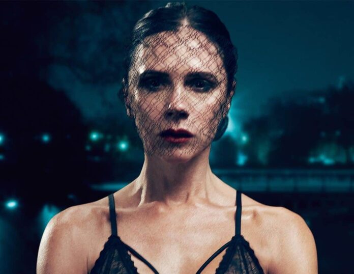 Victoria Beckham oznámila, že při Pařížském týdnu módy vydá svůj první parfém. Victoria Beckham oznámila, že při Pařížském týdnu módy vydá svůj první parfém.