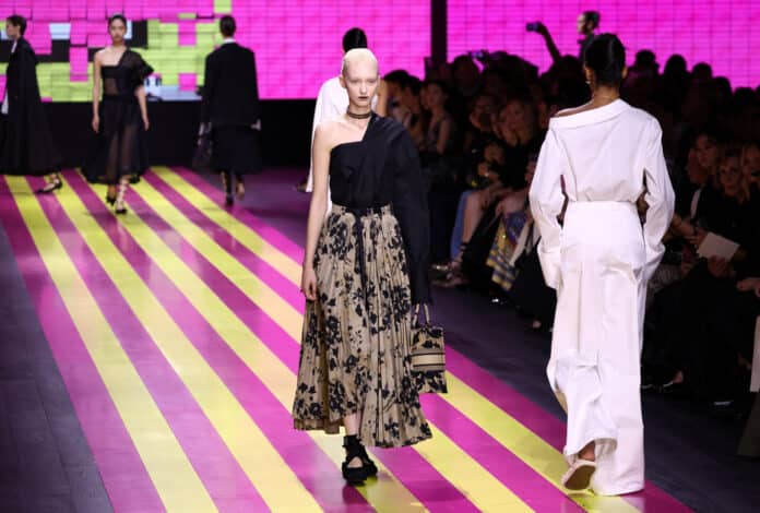 Poslední sezóna týdnů módy odhalila trendy na jaro příštího roku.
