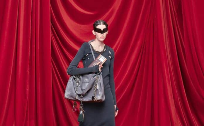 Přehlídka Balenciaga fanoušky značky nadchla, vrátila se totiž ke kořenům tvorby Demna Gvasalia.