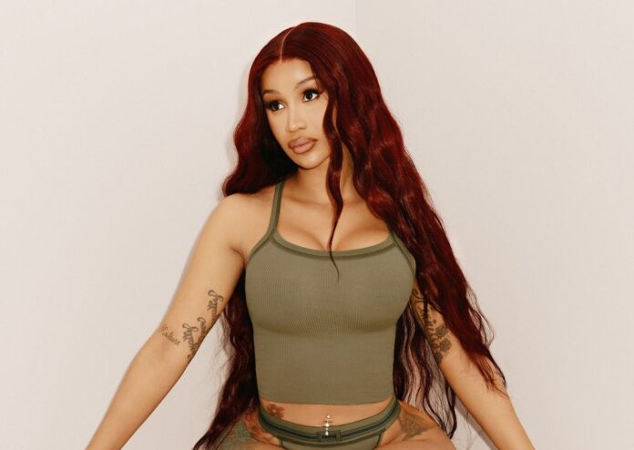 Raperka Cardie B se stala tváří kampaně Skims, LVMH otevírá nové kreativní prostory a Victoria's Secret vydala inkluzivní řadu. Raperka Cardie B se stala tváří kampaně Skims, LVMH otevírá nové kreativní prostory a Victoria's Secret vydala inkluzivní řadu.