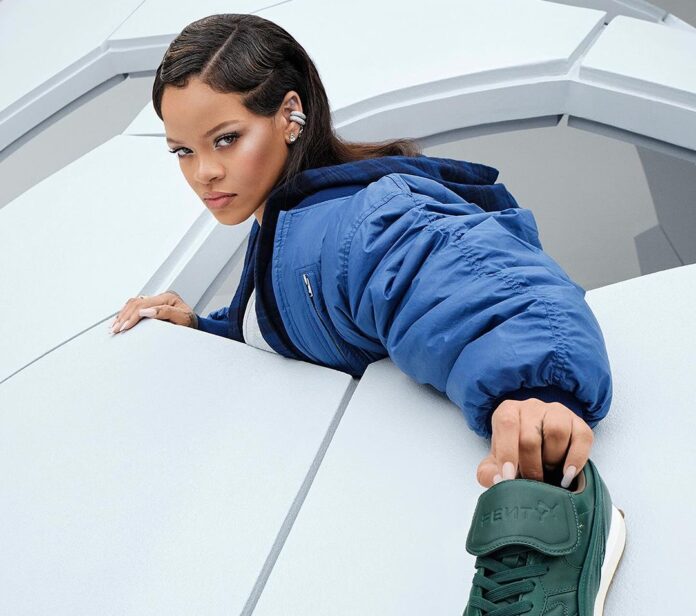 Pod vedením Rihanny vydala Puma nové barevné varianty populárních bot, Gucci odhalilo veganskou kabelku a Balenciaga chystá první kolekci na lyžování. Pod vedením Rihanny vydala Puma nové barevné varianty populárních bot, Gucci odhalilo veganskou kabelku a Balenciaga chystá první kolekci na lyžování.