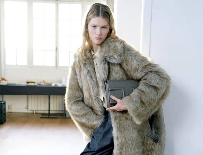 FW23_LOOKBOOK_4x5_Feed_1080x1350_0008_230111-TOTEME-SHOT13-070_d2a77b72-458c-487c-a322-89154d2d254e_1296x.jpg-2