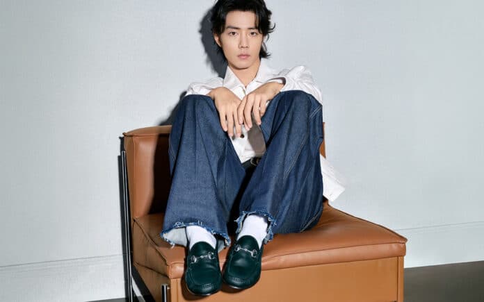 Gucci odhalil novou kampaň pro své loafers, ve které zazářil Paul Mescal a Xiao Zhan. Gucci odhalil novou kampaň pro své loafers, ve které zazářil Paul Mescal a Xiao Zhan.