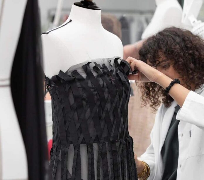 Společnost Dior zahájila v pátek novou výstavu, která se soustředí na roli žen v historii slavného módního domu. Společnost Dior zahájila v pátek novou výstavu, která se soustředí na roli žen v historii slavného módního domu.