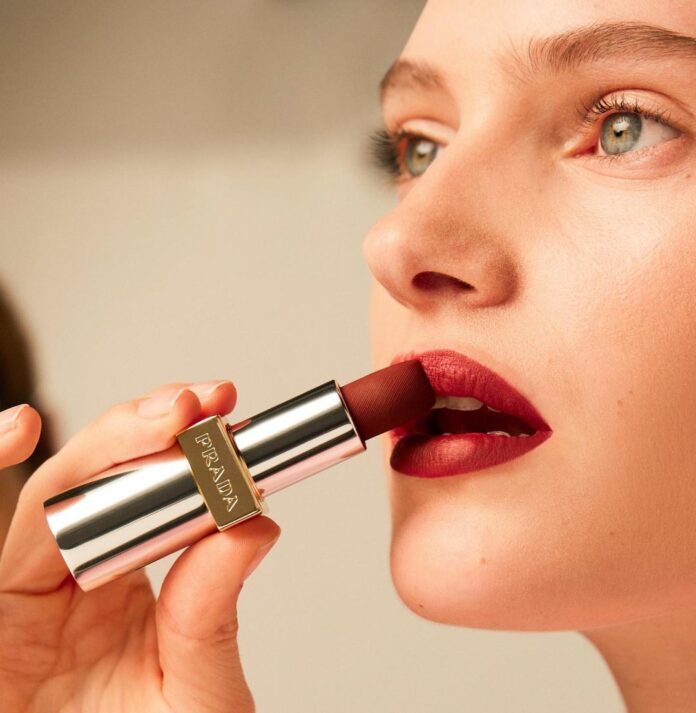 Prada letos zazářila svou beauty řadou, vytvořenou ve spolupráci s L'Oreal.