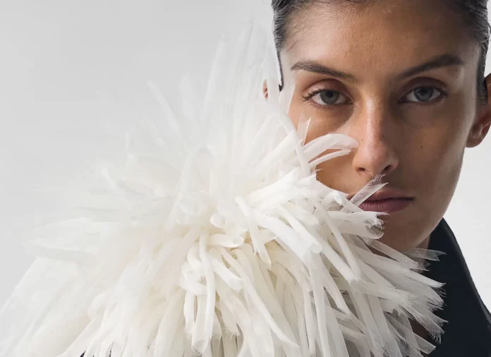 Jednu z nejlepších kolekcí roku zveřejnila návrhářka Phoebe Philo.