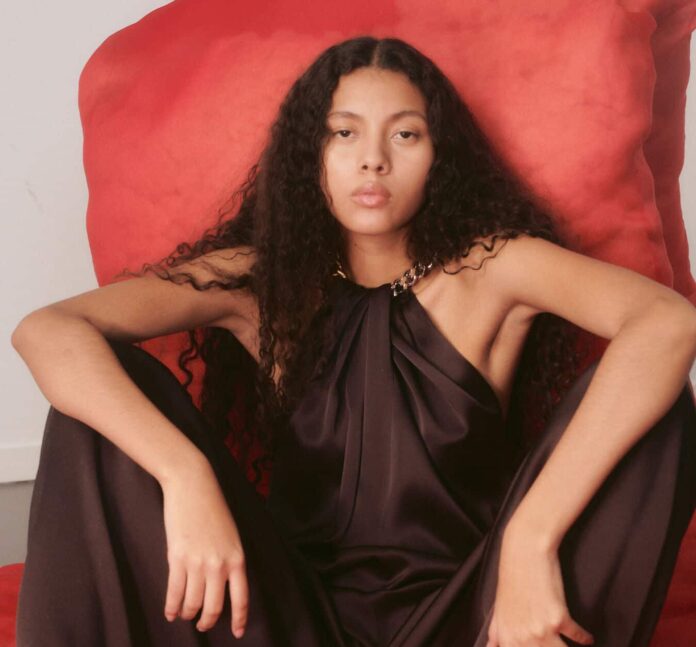 Stella McCartney vydala svou řadu pre-fall pro rok 2024.