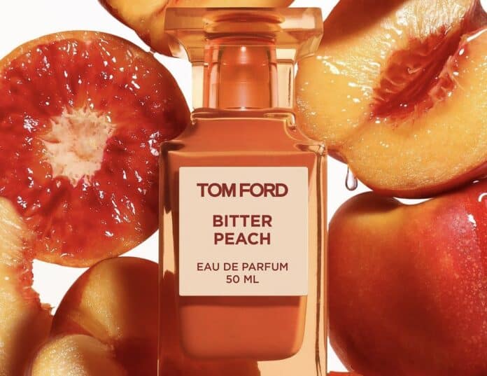Tom Ford Bitter Peach pořídíte jako vůni i jako svíčku.