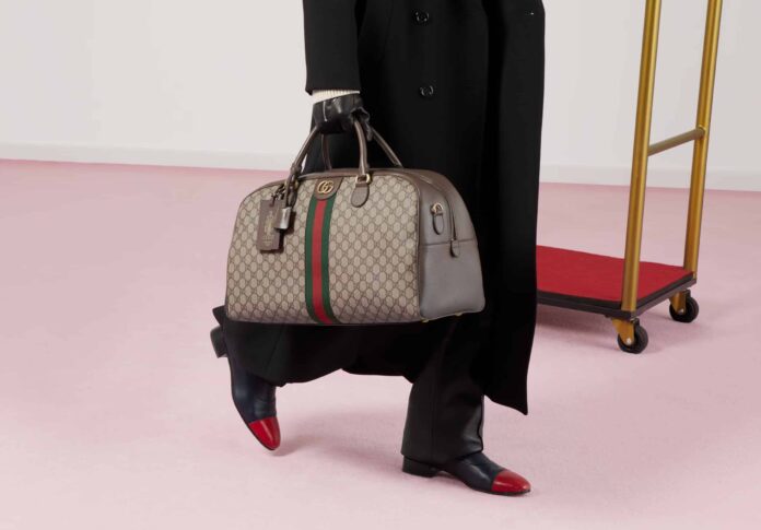 Luxusní a pohodlný výlet si zajistíte například díky cestovní tašce Gucci.