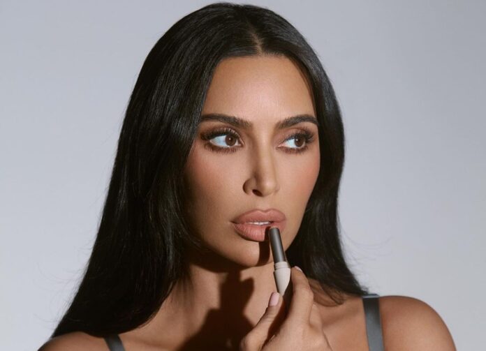 Modelka Kim Kardashian oznámila vydání nové makeup řady, spadající pod její značku Skkn.