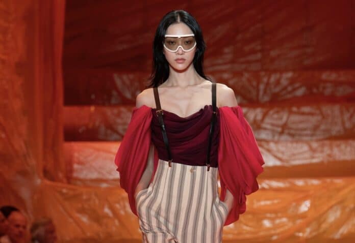 Opulentní rukávy v retro podání Louis Vuitton.