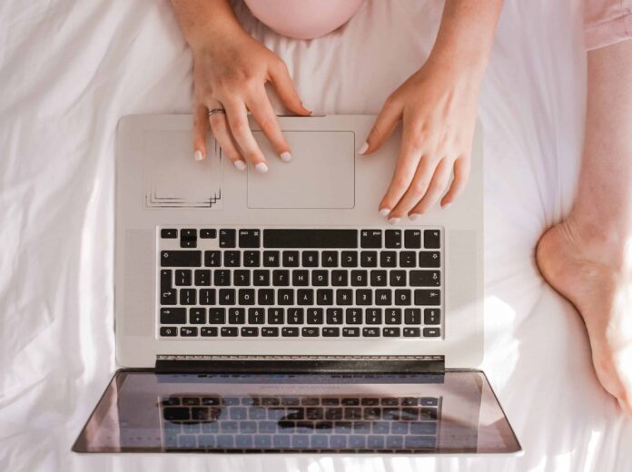 Sociální sítě nabízejí nevyužitý potenciál pro prodej fashion i beauty zboží.