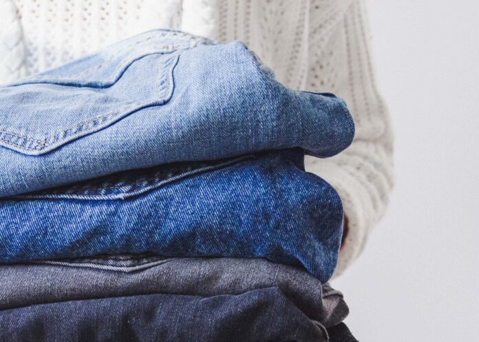 Módní značky lákají na oblečení z recyklovaných. materiálů, které ve skutečnosti tak "zelené" není.