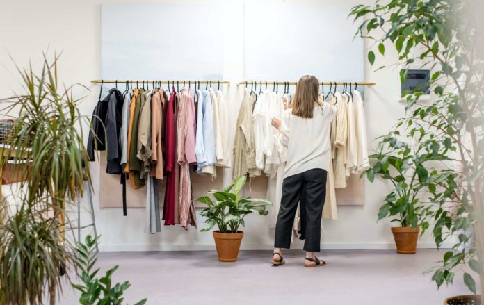 Generace Z kvůli negativním finančním výhledům utrácí čím dál více.