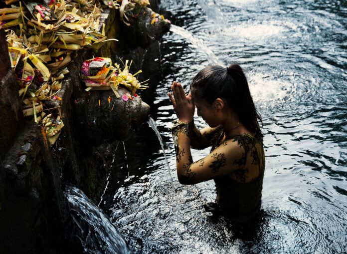 yoga retreat v Como Shambala Estate na Bali