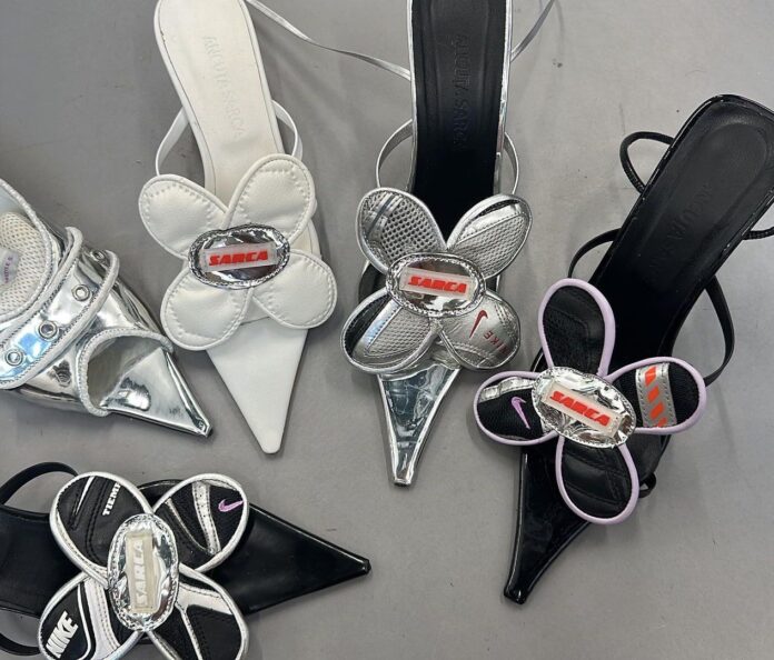 Ancuta Sarca jako přední představitel trendu ugly shoes.