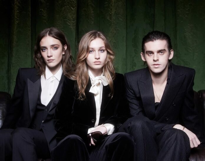 Černá jako základ celoročního šatníku.