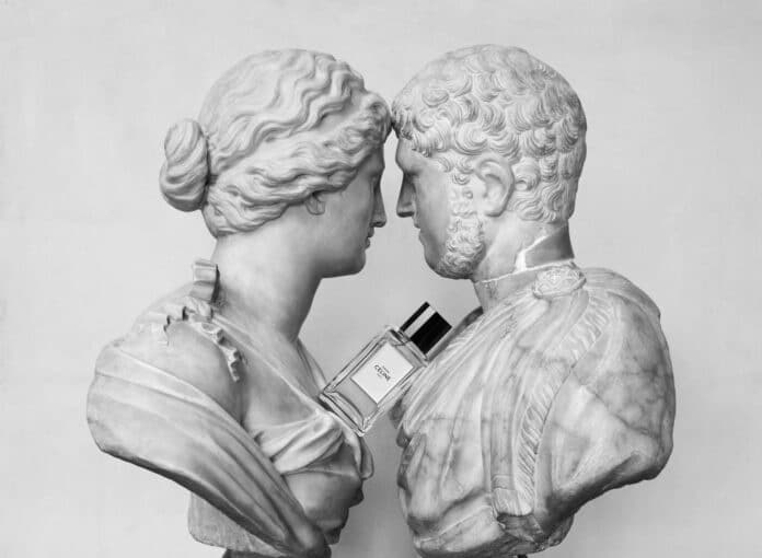 Céline Black Tie představuje tu nejpříjemnější esenci vanilky. Céline Black Tie představuje tu nejpříjemnější esenci vanilky.