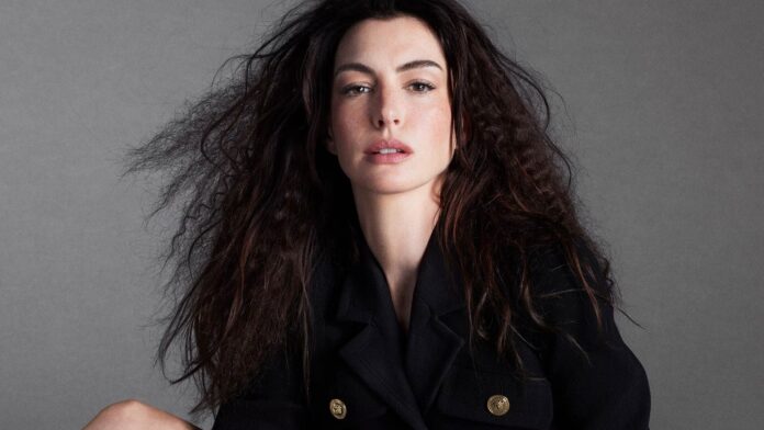 kampaň Versace Icon s Anne Hathaway