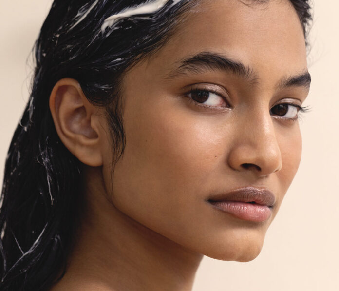 Rita Ora zveřejnila vlastní značku produktů na vlasy.