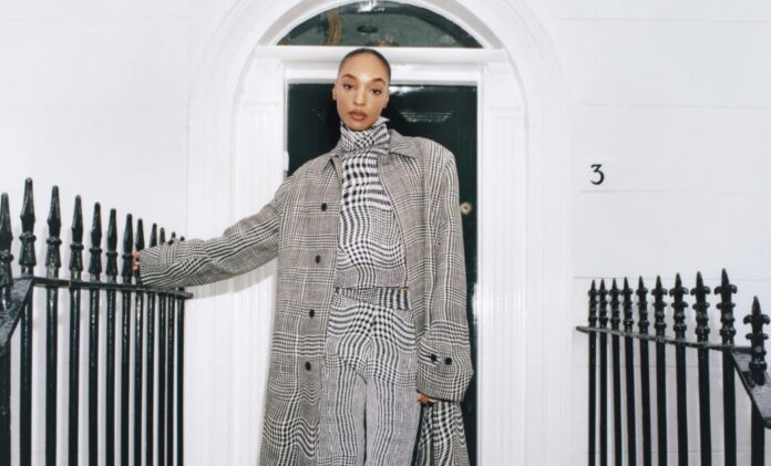 Grafický potisk v podání Burberry.