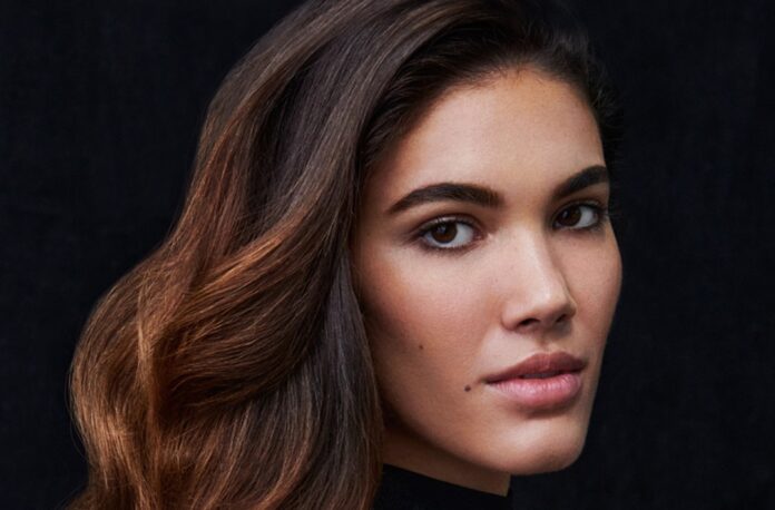 glass hair trend na TikToku