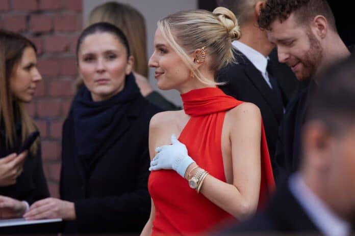 Leonie Hanne na přehlídce Fendi