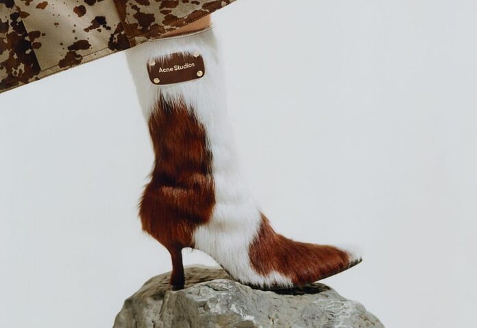 Boty s kravím postiskem Acne Studios