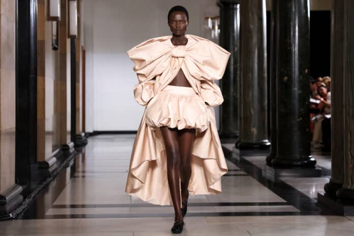 Simone Rocha jaro/léto 2025