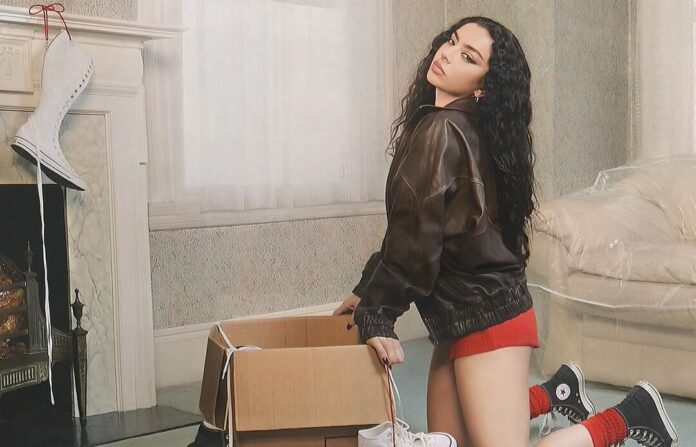 Charlie XCX pro Converse Charlie XCX pro Converse