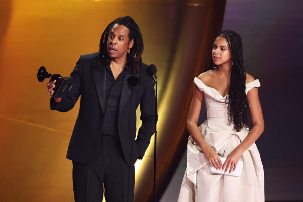 Rapper Jay Z a jeho dcera Blue Ivy Carter na předávání cen Grammy