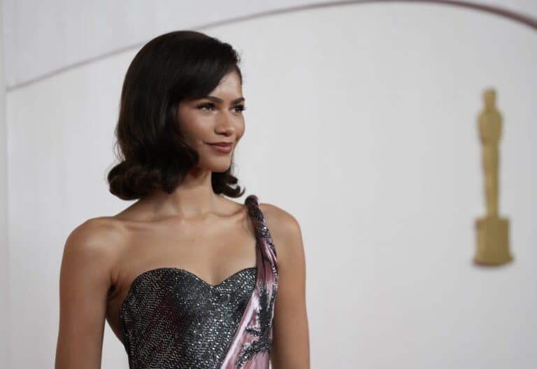 Vkročte do nového roku s čerstvým střihem. Nalákají vás trendy zimní účesy