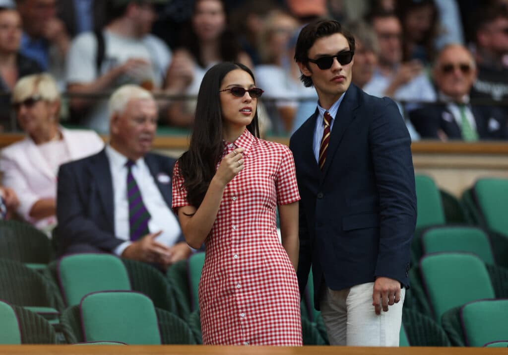Tennis - Wimbledon - All England Lawn Tennis and Croquet Club, London, Britain - July 2, 2025 Singer Olivia Rodrigo with her partner and actor Louis Partridge in the Royal Box on Centre Court during the second round match between Spain's Carlos Alcaraz and Britain's Oliver Tarvet REUTERS/Isabel Infantes
