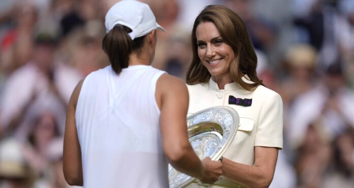 PA via Reuters The Princess of Wales presents the Venus Rosewater Dish to Iga Swiatek, following her victory over Amanda Anisimova in the Ladies' Singles Final on day thirteen of the 2025 Wimbledon Championships at the All England Lawn Tennis and Croquet Club, London. Picture date: Saturday July 12, 2025.No Use UK. No Use Ireland. No Use Belgium. No Use France. No Use Germany. No Use Japan. No Use China. No Use Norway. No Use Sweden. No Use Denmark. No Use Holland. No Use Australia.