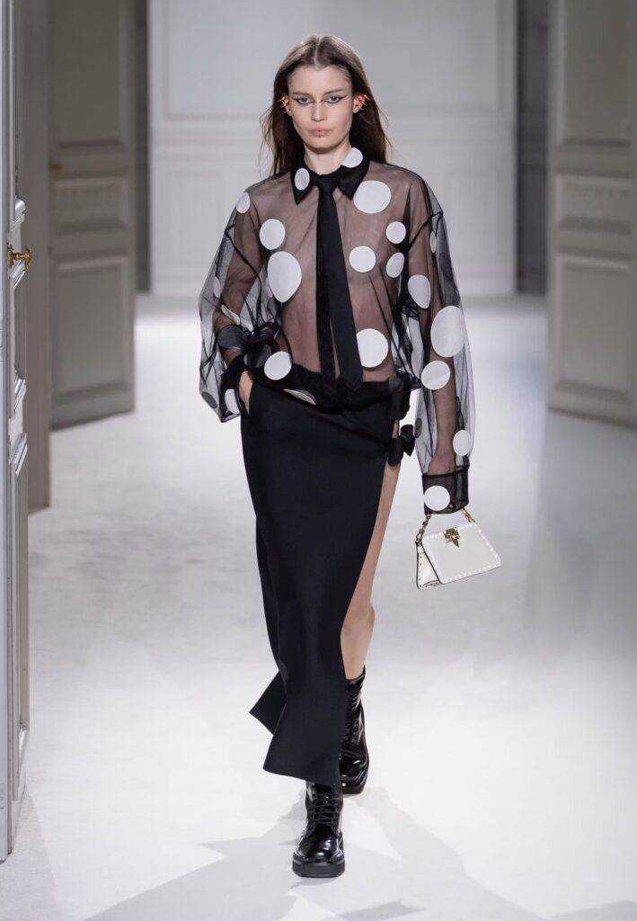 Valentino FW 23-24 průhledné transparentní oblečení