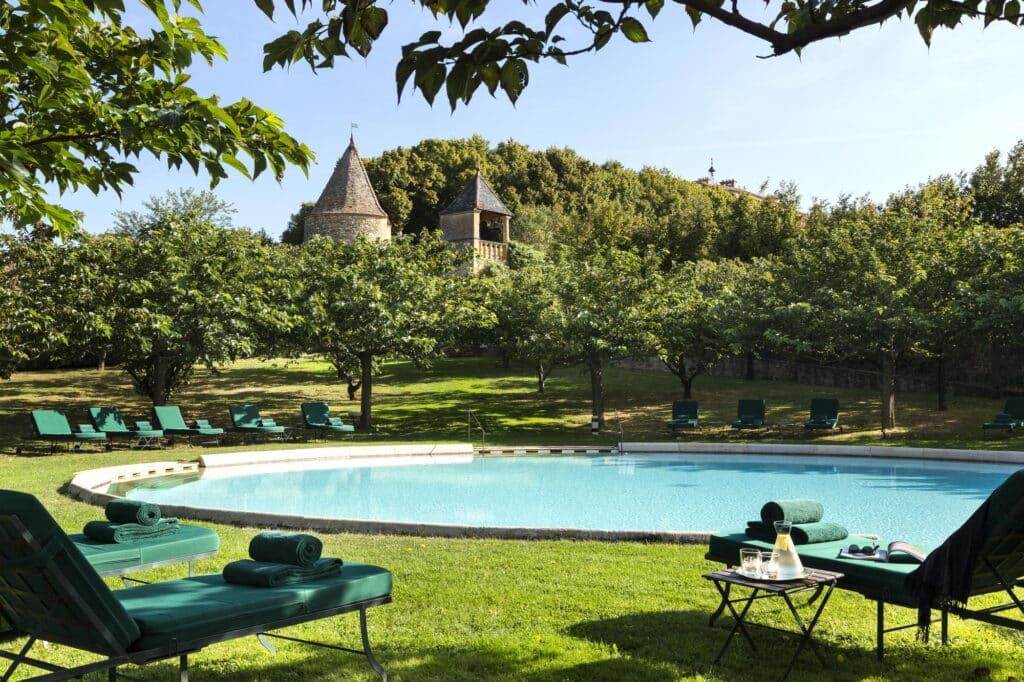 Château de Bagnols Francie hrad bazén