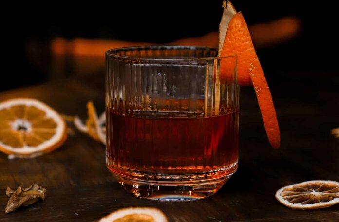 Unsplash pánské parfémy cognac citrus Unsplash pánské parfémy cognac citrus